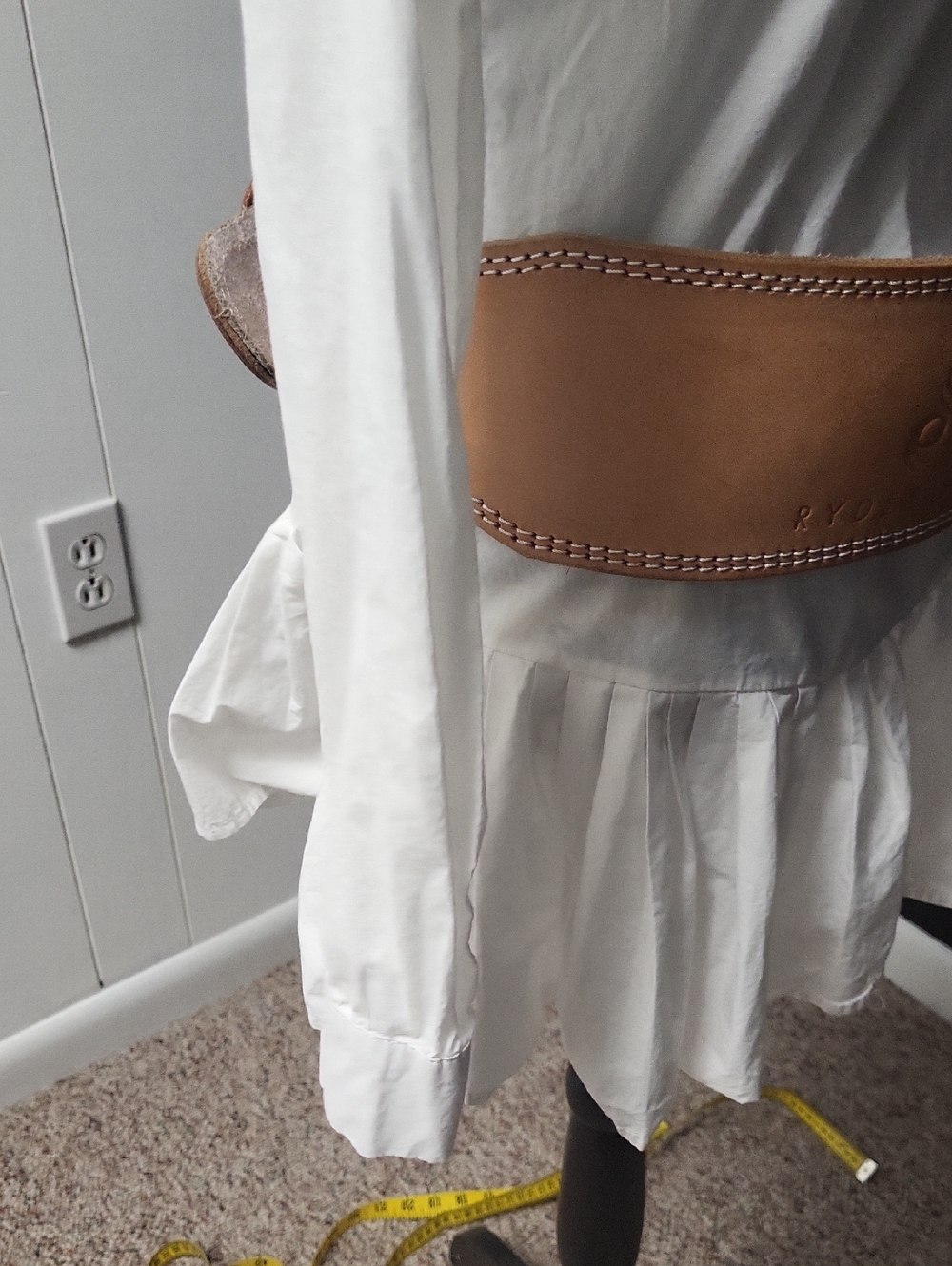 Ryderwear Tan Leather Weightlifting Belt with Double-Prong Buckle - Picture 4 of 11